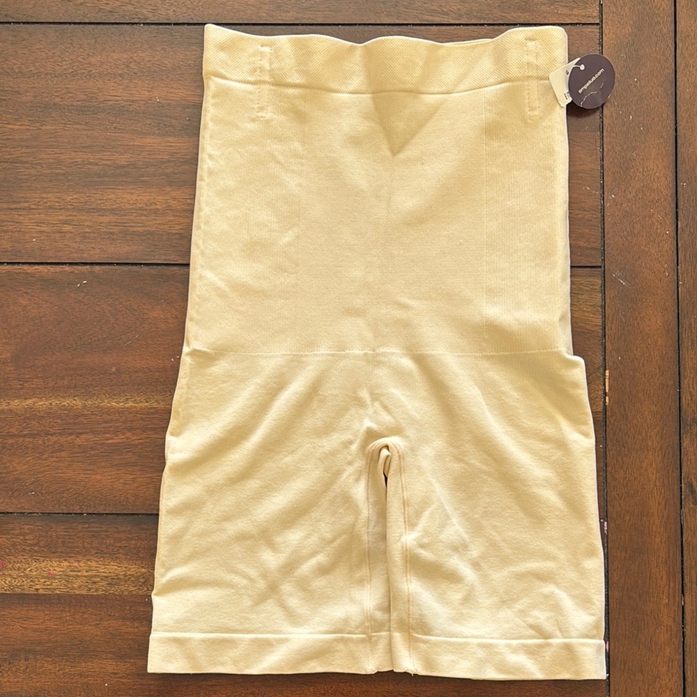 NWT Empetua Cream High-Waisted Shapewear Shorts Size Medium/Large